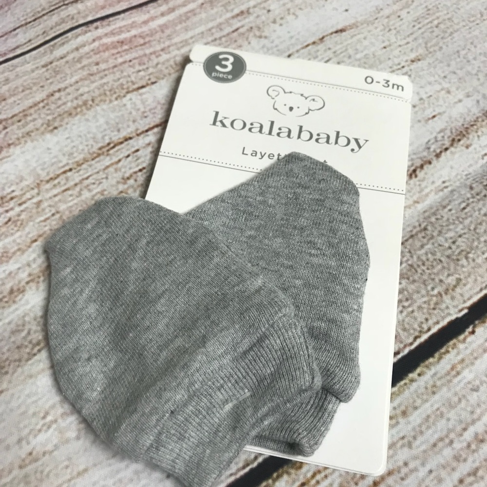 0-3 month mittens NWT